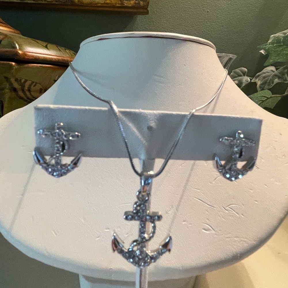 Beautiful Anchor Necklace and Earrings Set